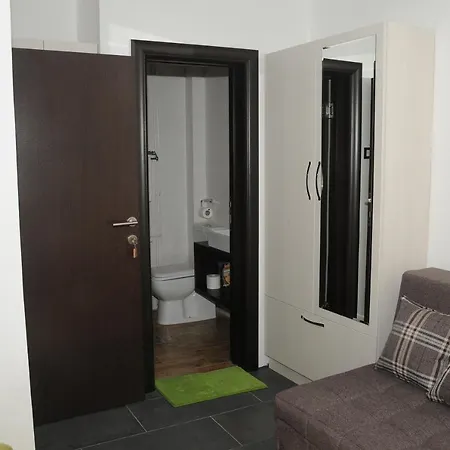 As Apartment *